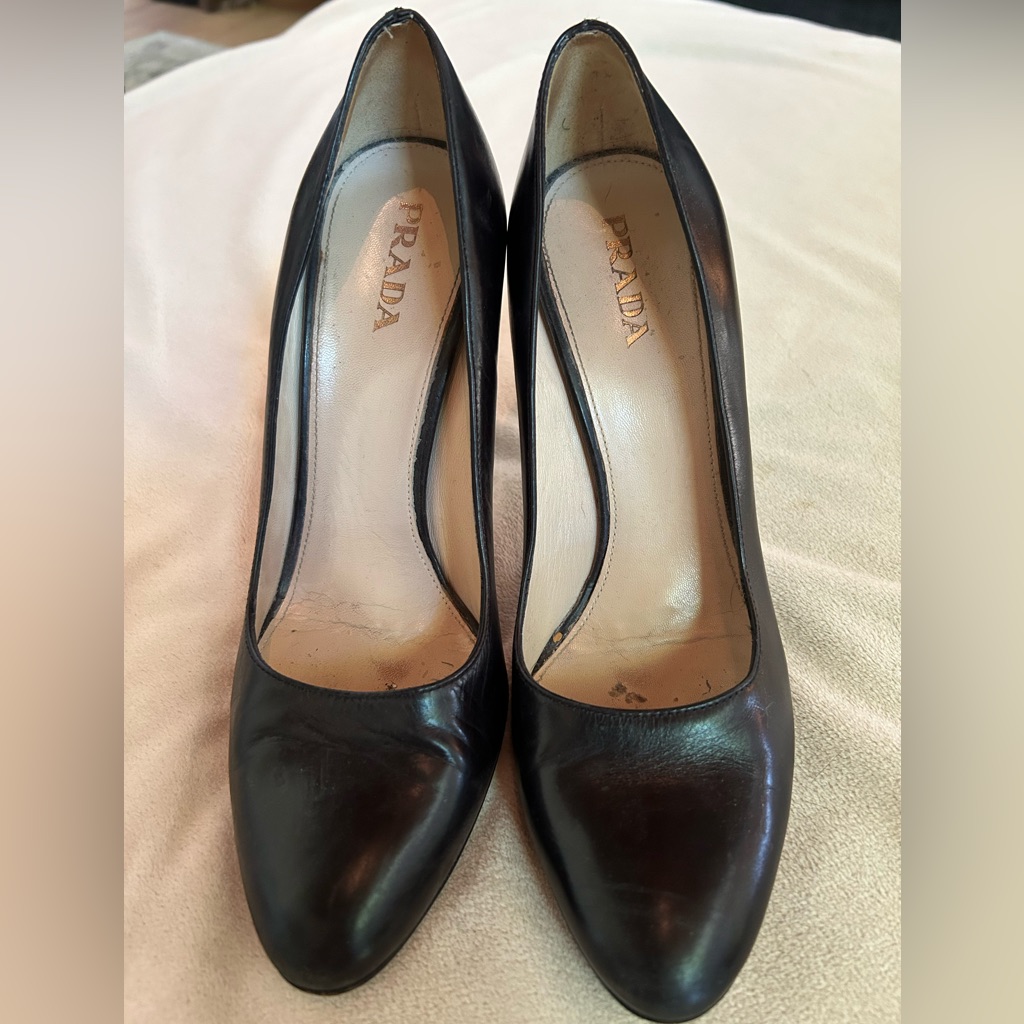 Prada Black Leather Pump 38